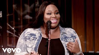 Tasha Cobbs - Put A Praise On It (Live)