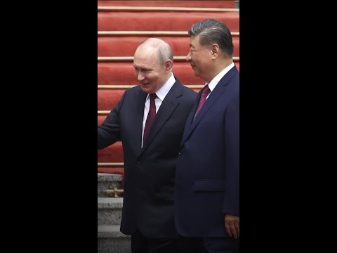 Spot the Difference: Putin Gets Trump Treatment From Xi in China