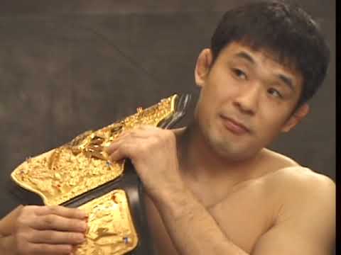 Mark Kerr rolls with  Kazushi Sakuraba