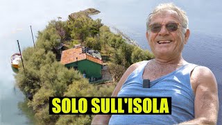 L'uomo che vive in un capanno da pesca da 50 anni