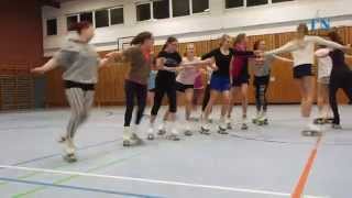 preview picture of video 'Rollkunstlauf: Leezener Sportclub zeigt Ein himmlisches Affentheater'