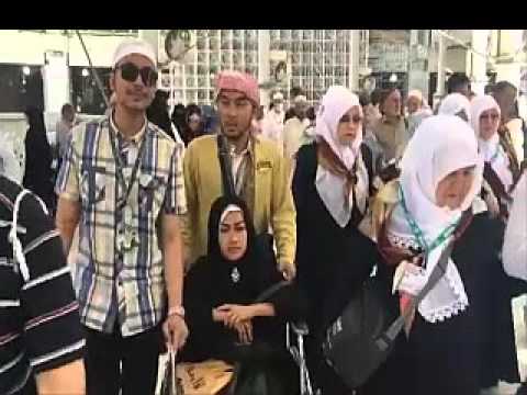 massa alloh Raut Wajah Sedih Julia Perez Saat Umroh