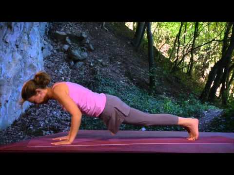 Yogaist.de – Sonnengruß &  kraftvolle Haltung – Surya Namaskar mit Utkatasana – DVD Yoga für Golfer