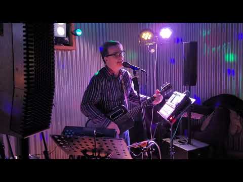 Eddie Quinn singing Drawing Little Men in the Ashes in Boylans Ardee - 29th December 2023