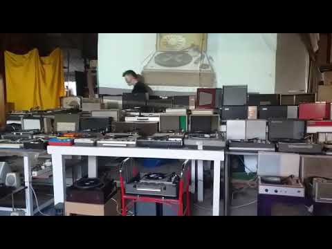 BEN ROBERTS EclectikTronik: 45x45 Turntable Orchestra - clip
