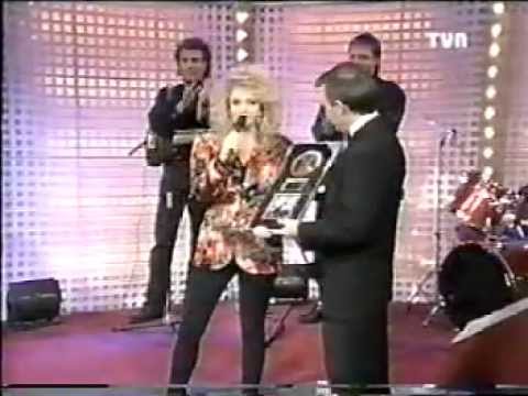 Bonnie Tyler - Receives Discs on Norwegian TV