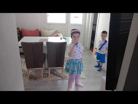 ELMA NEKI NOVI KLINCI