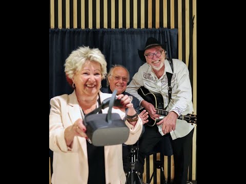 Country-konsert med Ottar Johansen, Stein Ingebrigtsen og Lillian Askeland, ved hjelp av VR-briller