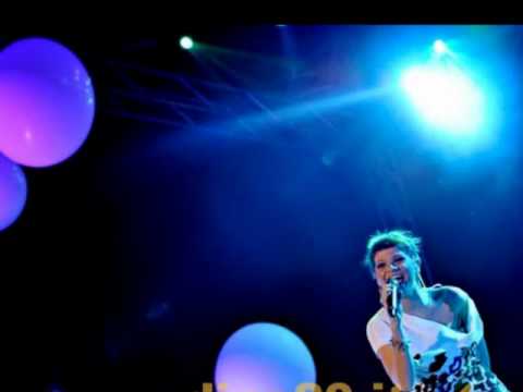 Maniac - alessandra amoroso con neri per caso