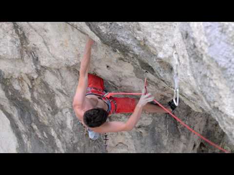 Jernej Kruder Umazana Igra 8b+ (Trad climbing)