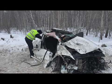 Юная автонеофитка со стажем 5 дней расхлесталась о встречную фуру