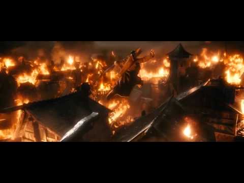 The Hobbit: The Battle of the Five Armies - Extended Edition: Smaug Attacking Lake-Town (HD)