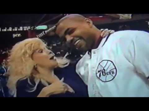 Charles Barkley Kissed By Morganna The Kissing Bandit! 76ers