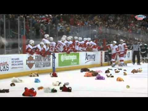 Mitch Callahan Short Handed Goal leads to a Teddy Bear Toss November 29, 2013