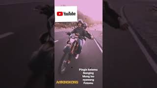 Download lagu StorY WA// KANGEN pingin ketemu nanging mung iso nyawang FOTOMU..🥰🥰 mp3