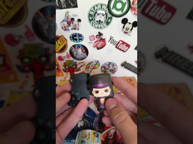 Vídeo relacionado con Funko Pop! Keychain: DC New Classics - Superman - DC Comics- Minifigura de Vinilo Coleccionable Llavero Original - Relleno de Calcetines - Idea de Regalo - Mercancia Oficial - Minifigura