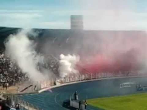 "Recibimiento la banda 42." Barra: La Banda 42 • Club: Nacional Potosí