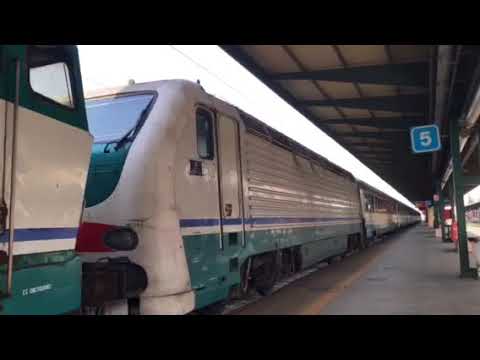 IC 704 in partenza dalla stazione di Bari centrale