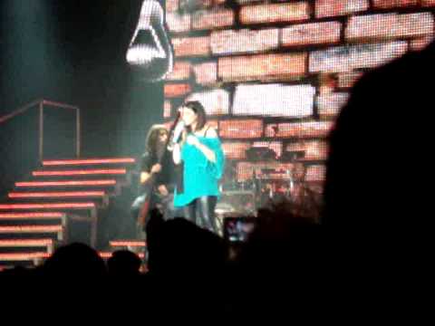 Laura Pausini - Prima Che Esci acoustic live @ Genova (Vaillant Palace,20-4-09)