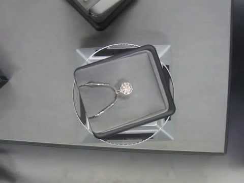 Sparkling 1.0 carat Flowered Diamond pendant & Neckelace