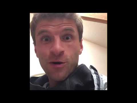 “Robert LewanGOALSKI” Thomas Muller hilariously giving the best player awards to his horses 😂