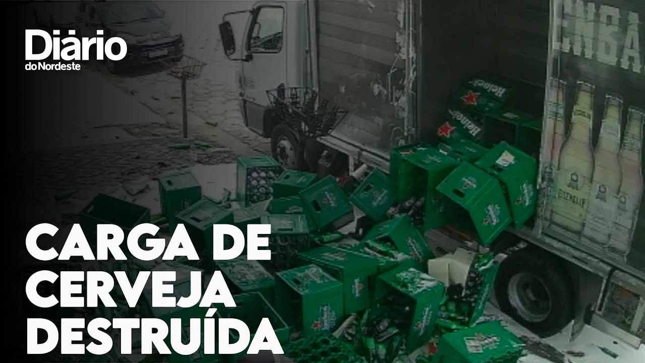 Imagem da notícia Carga de cerveja desaba de caminhão durante entrega em São Paulo; veja vídeo