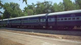 preview picture of video 'WDG3A Mangalore Intercity Honks Blasts!!'