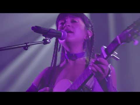 Aluminé Guerrero - "Los pies"  LIVE au Metronum