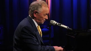 Phil Coulter - &#39;The Town I Loved So Well&#39; | The Late Late Show | RTÉ One