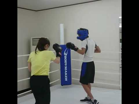 母と息子のスパーリング！なかなかレアな対戦です！