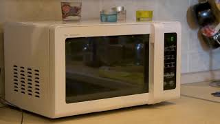Download lagu Stock Video of Using Microwave mp3