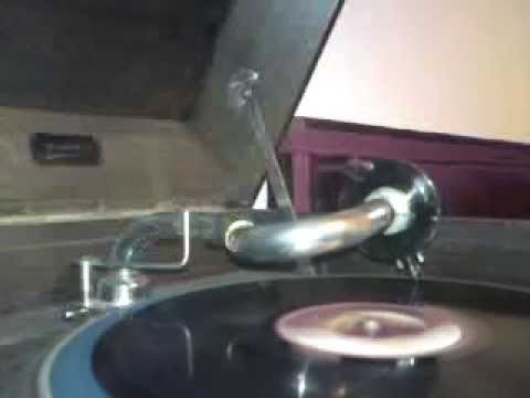 WHEN THE MUSIC DIES AWAY, gespielt von Jack Hilton and his orchestra (1926)