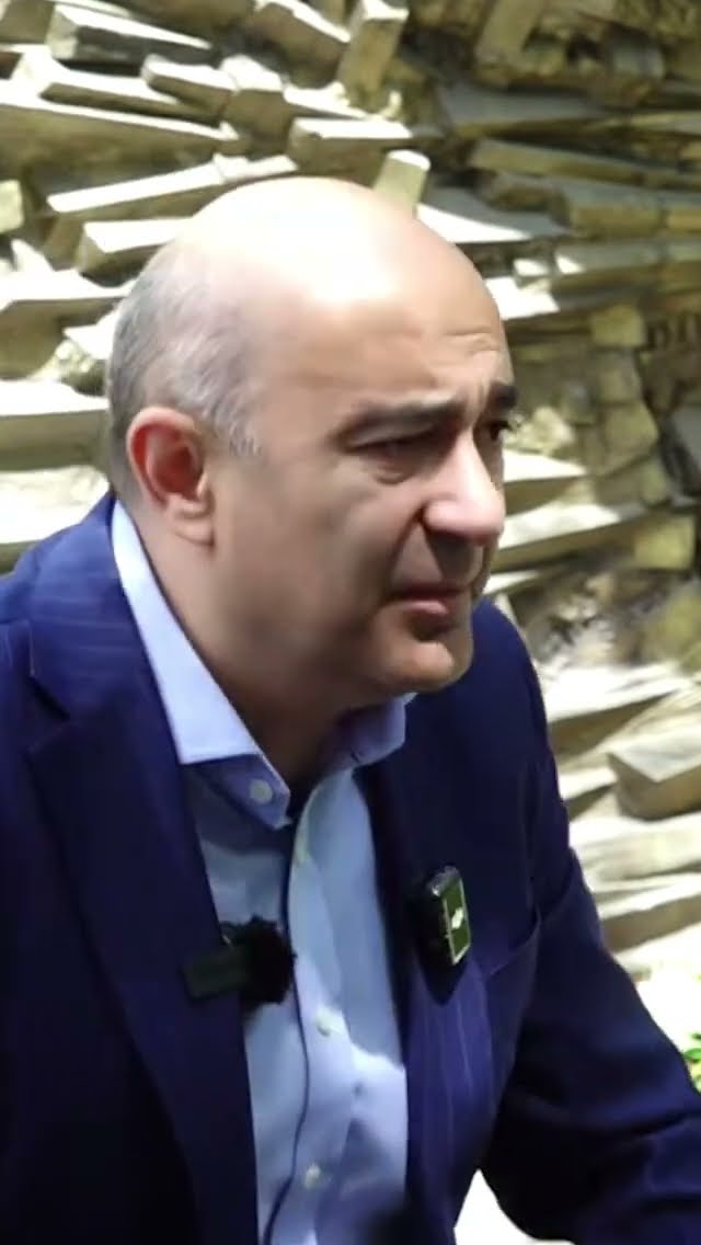 Երեկ Սպիտակում տարեց մարդը խոսում էր իր ցավի մասին, բերանը փակում, տանում են. Էդմոն Մարուքյան