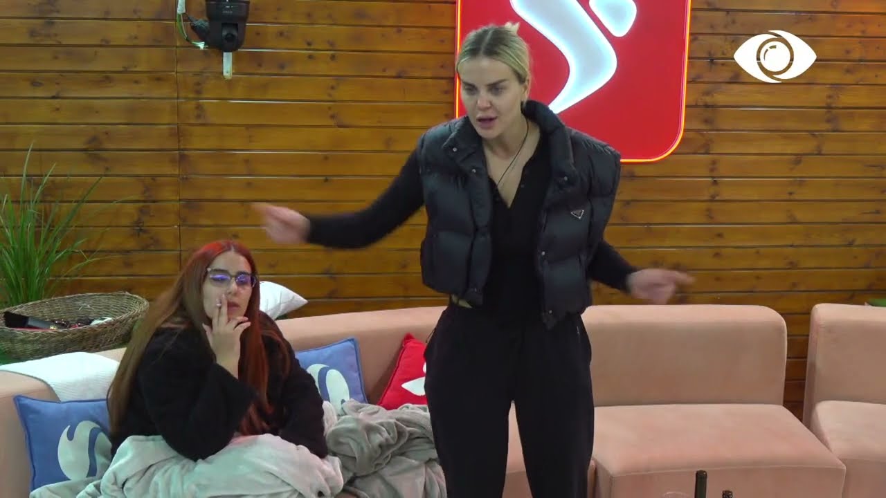 Nuk po e menaxhon/ Vajzat flasin për Kiarën