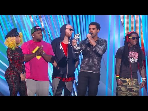 Drake wins VMA Award and brings Lil Wayne & Nicki Minaj on stage (2012)