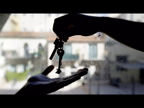 Airbnb: Squatters move in and change locks, a nightmare for owners