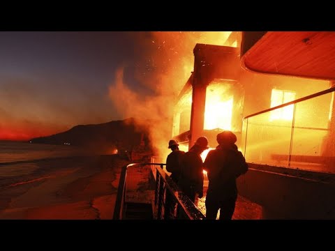 Feuerkatastrophe in Los Angeles - Brände haben die Hollywood Hills erfasst