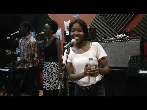 Palmira de Carvalho - Receberei Coroa .. Ensaio - musica Gospel  de Angola