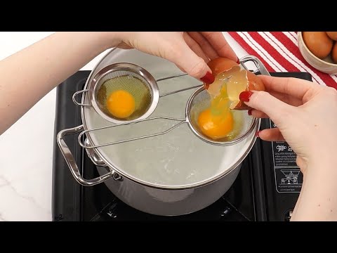 Instead of putting it in water, crack the egg on the sieve. This trick deserves 2*