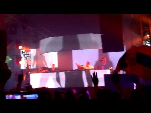 BACK IN BLACK ERICK MORILLO