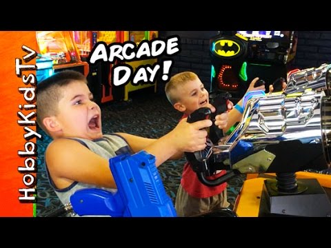 Arcade GAME Day with HobbyPig and HobbyFrog