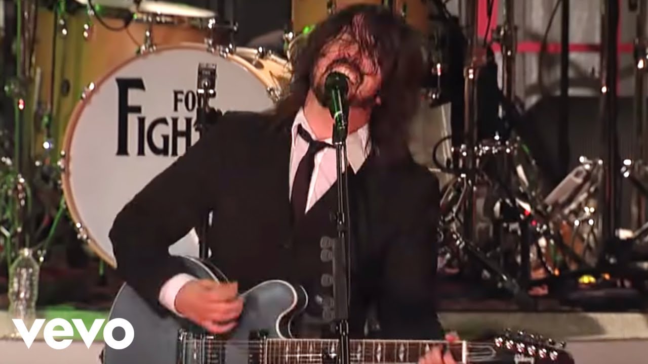 Foo Fighters - This Is A Call (Live on Letterman) - YouTube