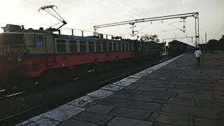 preview picture of video 'Bhopal Bhubaneswar Express Arriving KHURAI Railway Station...'