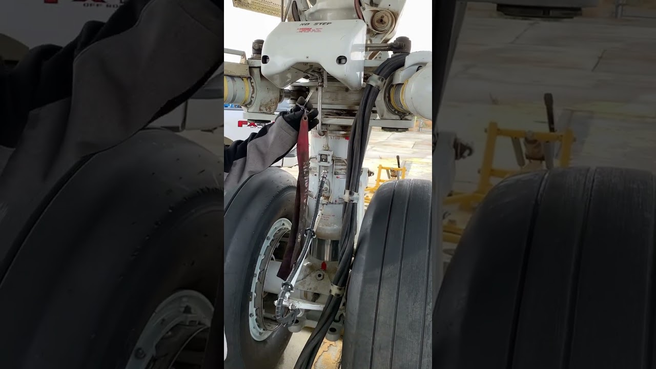 747-400 Connecting Steering Bypass Pin