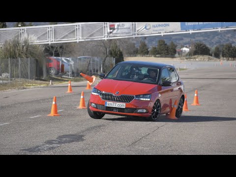 Škoda Fabia 2019 – Maniobra de esquiva (moose test) y eslalon | km77.com