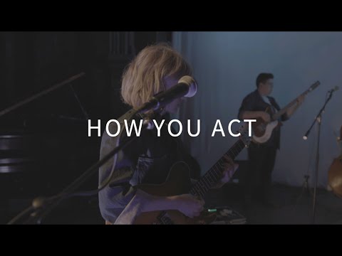 Dead Gowns – How You Act (Live)