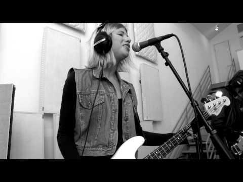 Rose Elinor Dougall - Carry On (Live Groupee Session)
