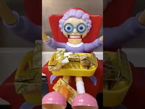 🌈dropping of crunky crunch chocolate in granny plate#asmr#satisfying #shortvideo #crunchychocolate