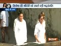 Sridevi funeral: Shah Rukh Khan, Prasoon Joshi arrive at Vile Parle Crematorium