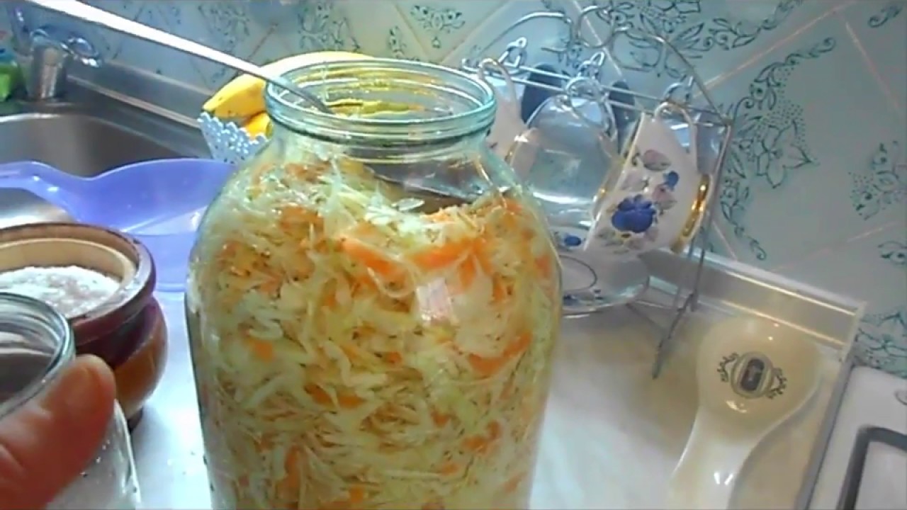 Ух ты кухня капуста на зиму. Салат из капусты на зиму. Квашеная капуста на столе. Квашеная капуста на зиму. Ух ты кухня капуста на зиму.